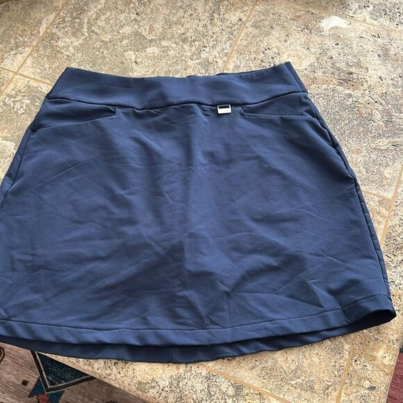 Stylish Skort Collection in Blue, Black, and Floral - Picture 2 of 6